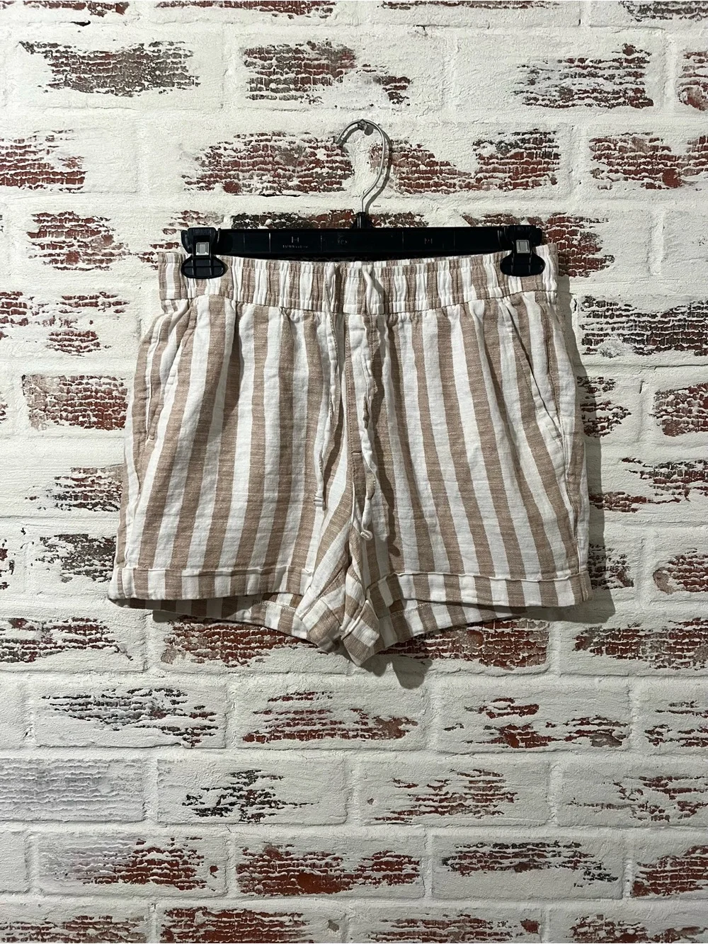 Old Navy Women's Linen Blend Striped Shorts Sz Small Tan White Elastic Waist